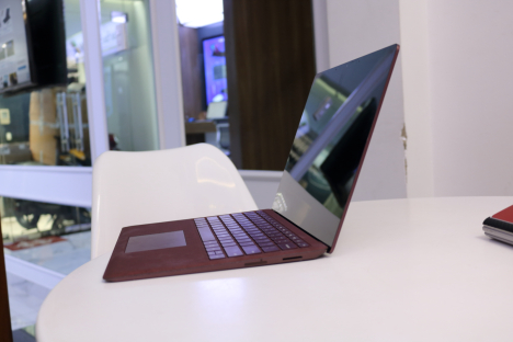 Surface Laptop ( i7/16GB/512GB ) 4